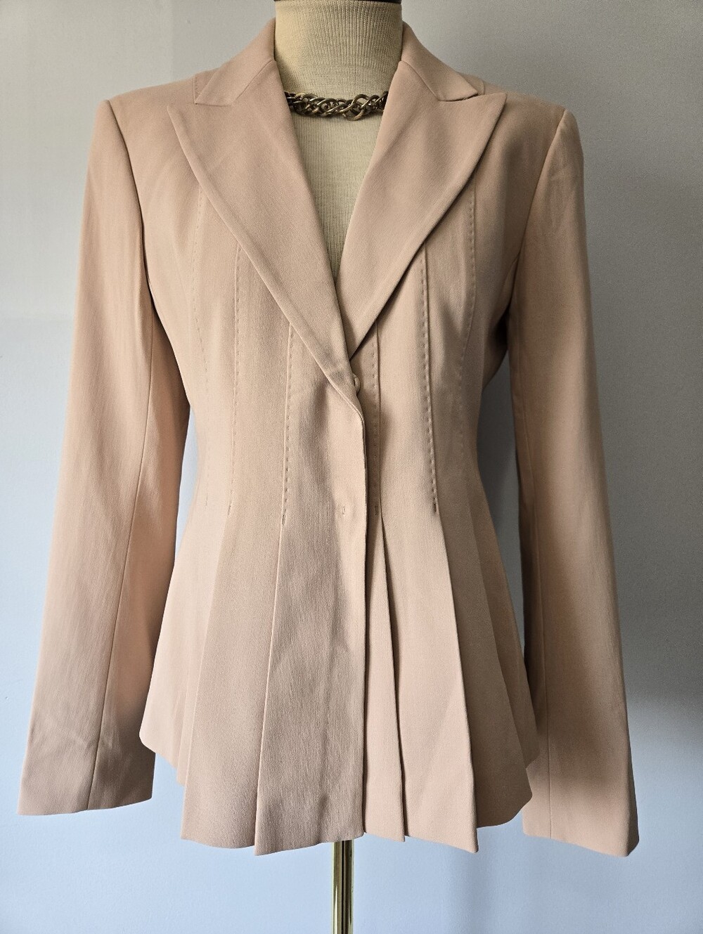Sportmax (Max Mara Group) Tailored Dusty Pink Pleated Blazer Jacket. Size 10